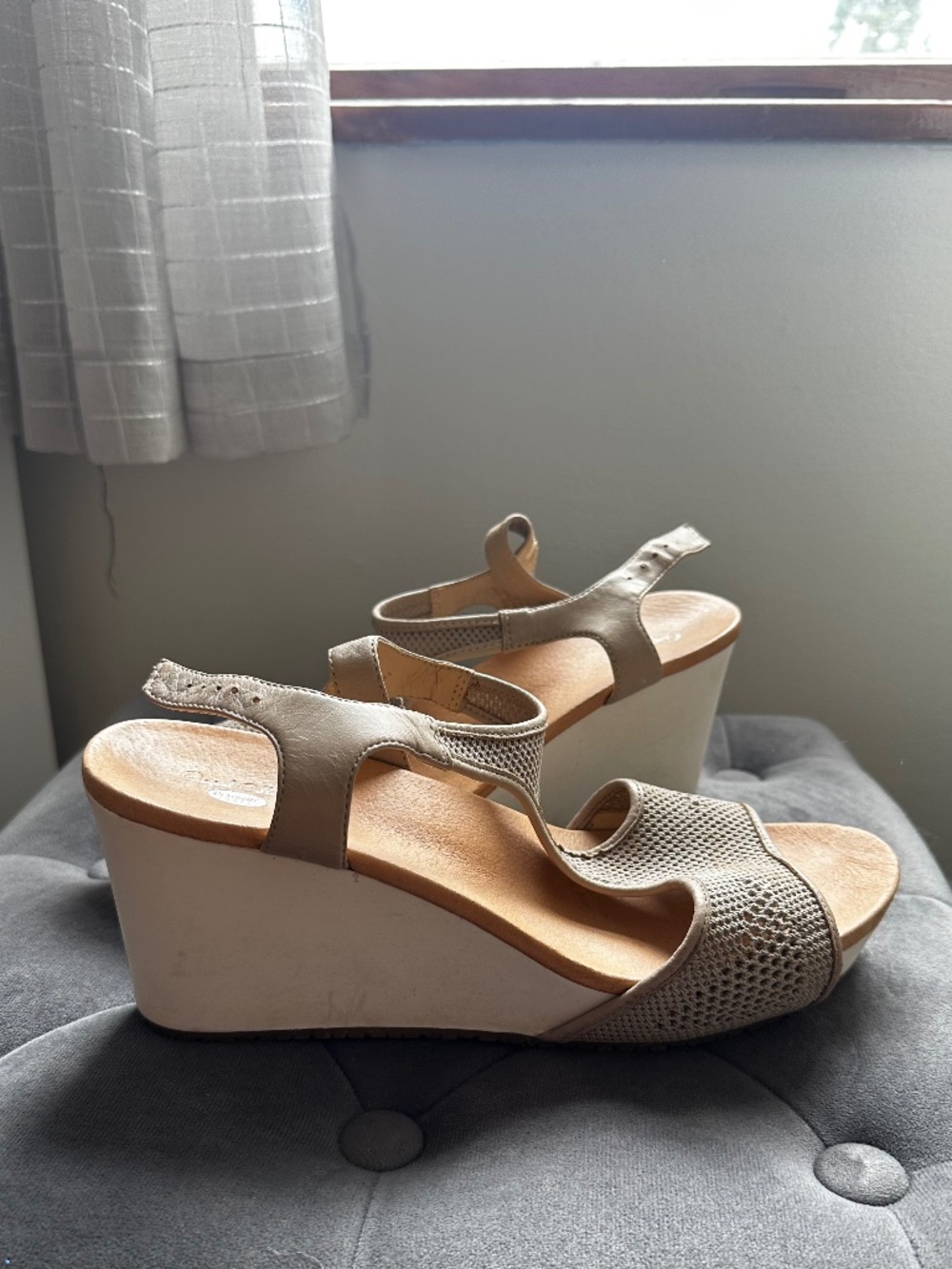 Dr. Scholl’s Women's Beige Wedge Sandals Wiley